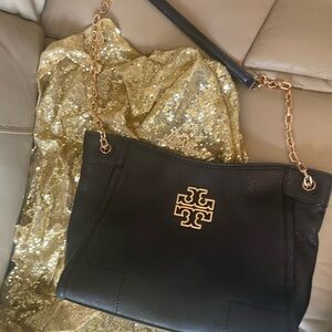 Elegant Black Tory Burch Shoulder Bag with Gold Accents